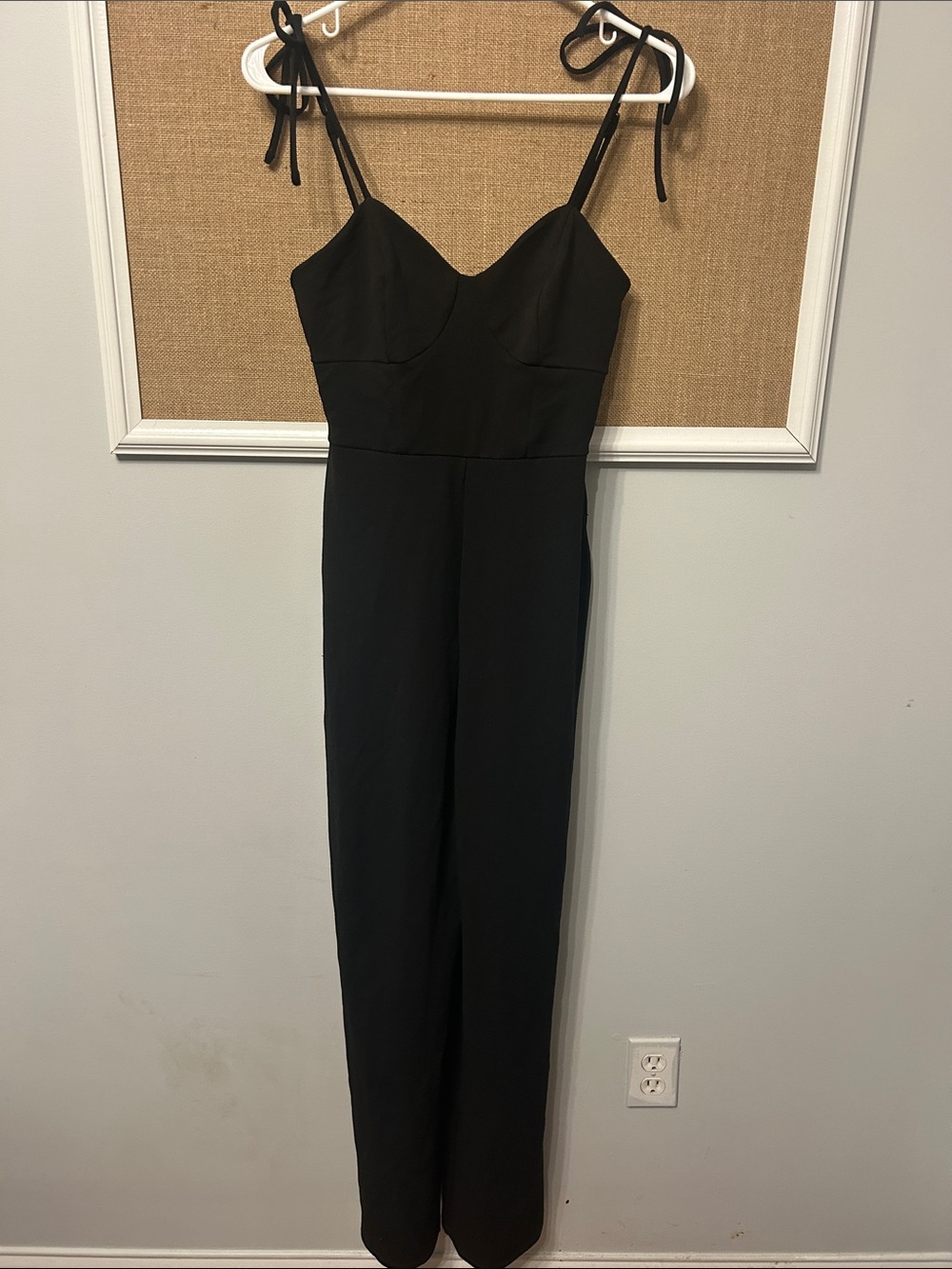 Elegant Black Spaghetti-Strap Jumpsuit with Sweetheart Bodice